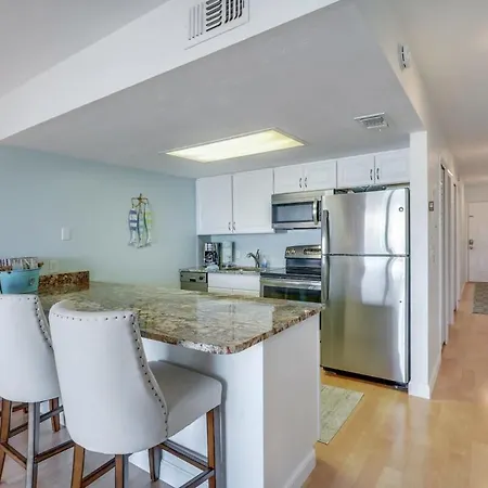 Cozy Condo With Pool Steps From Vanderbilt Beach